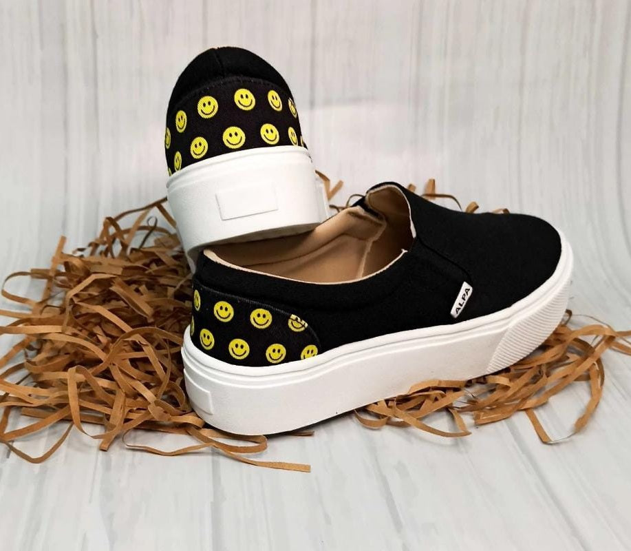 Slip on | Total Black + Black Smiley