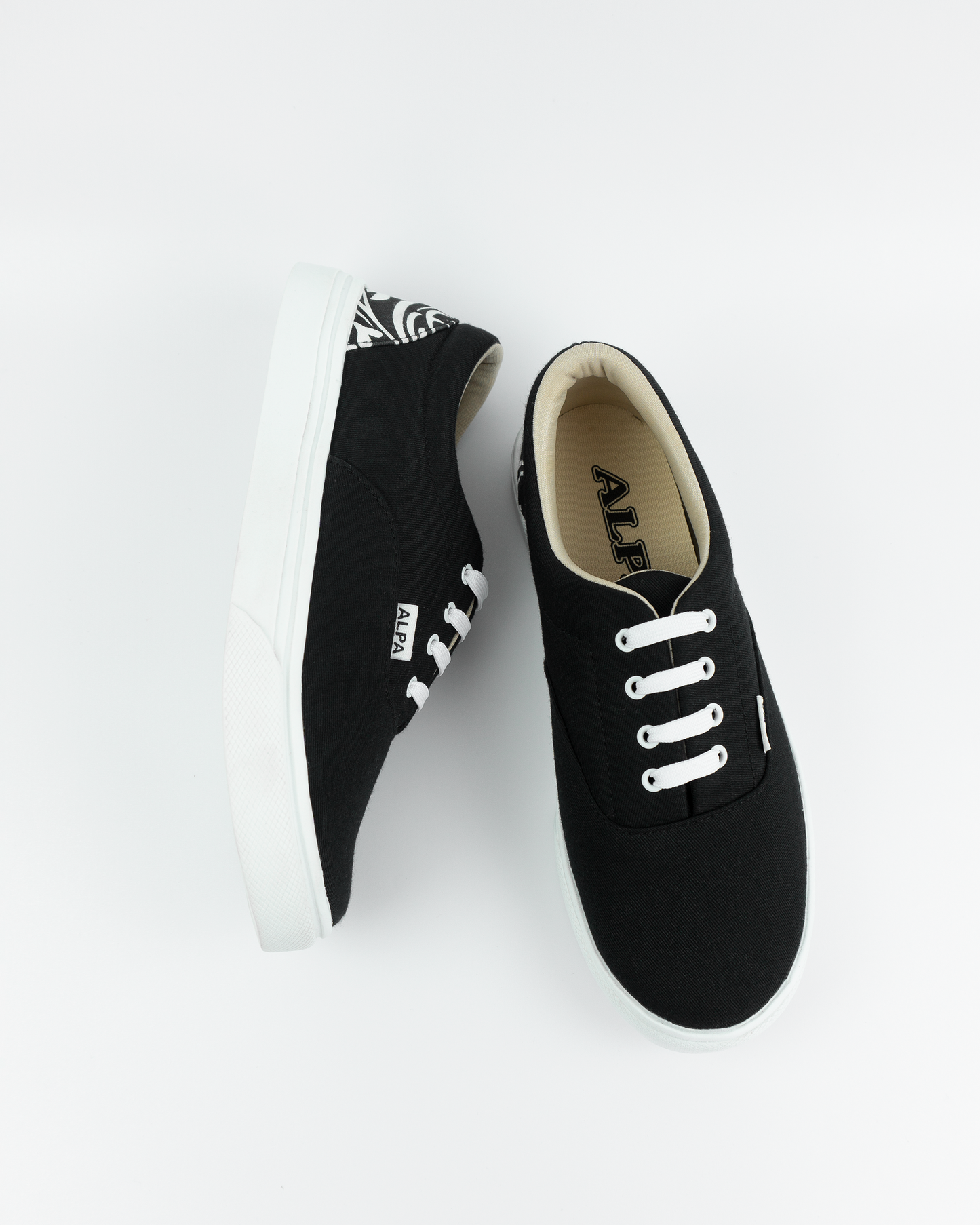 Pasadores | Total black + flores negras talón