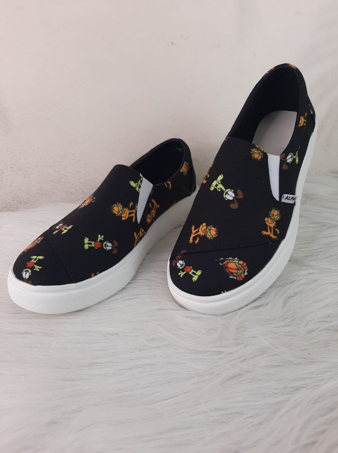 Slip on |  Garfield & Odie